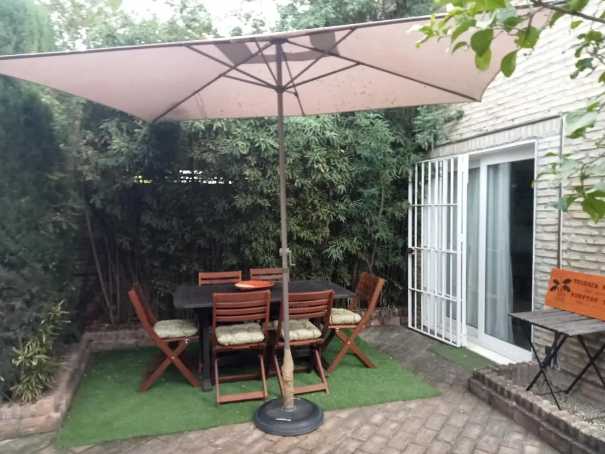 Dormir Entre Limones, Casa De Invitados En Vivienda Familiar Dos Hermanas Spain